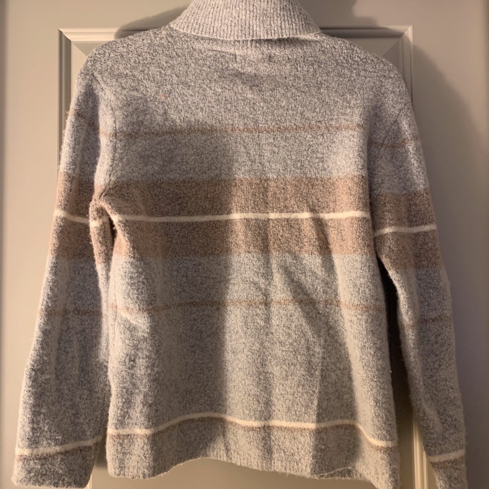 Grey sweater